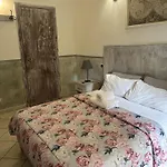 Maison Indipendenza Гостевой дом